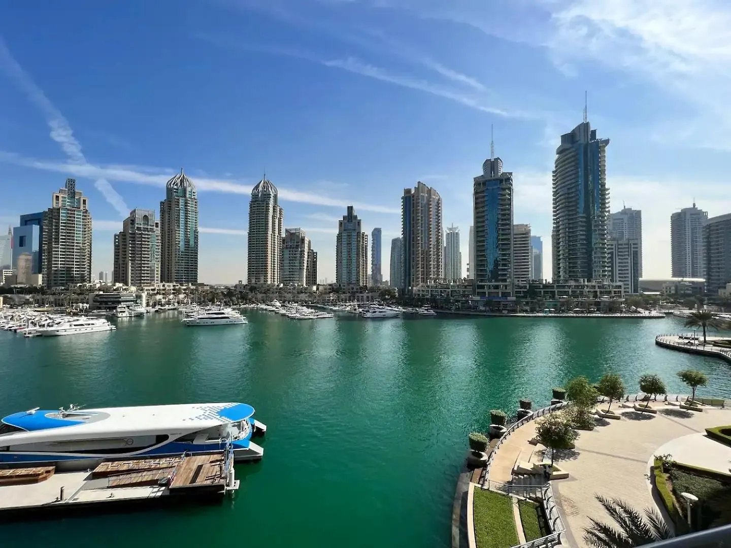 Vacay Lettings - 1 Bhk - Iris Blue Dubai Marina Apartment