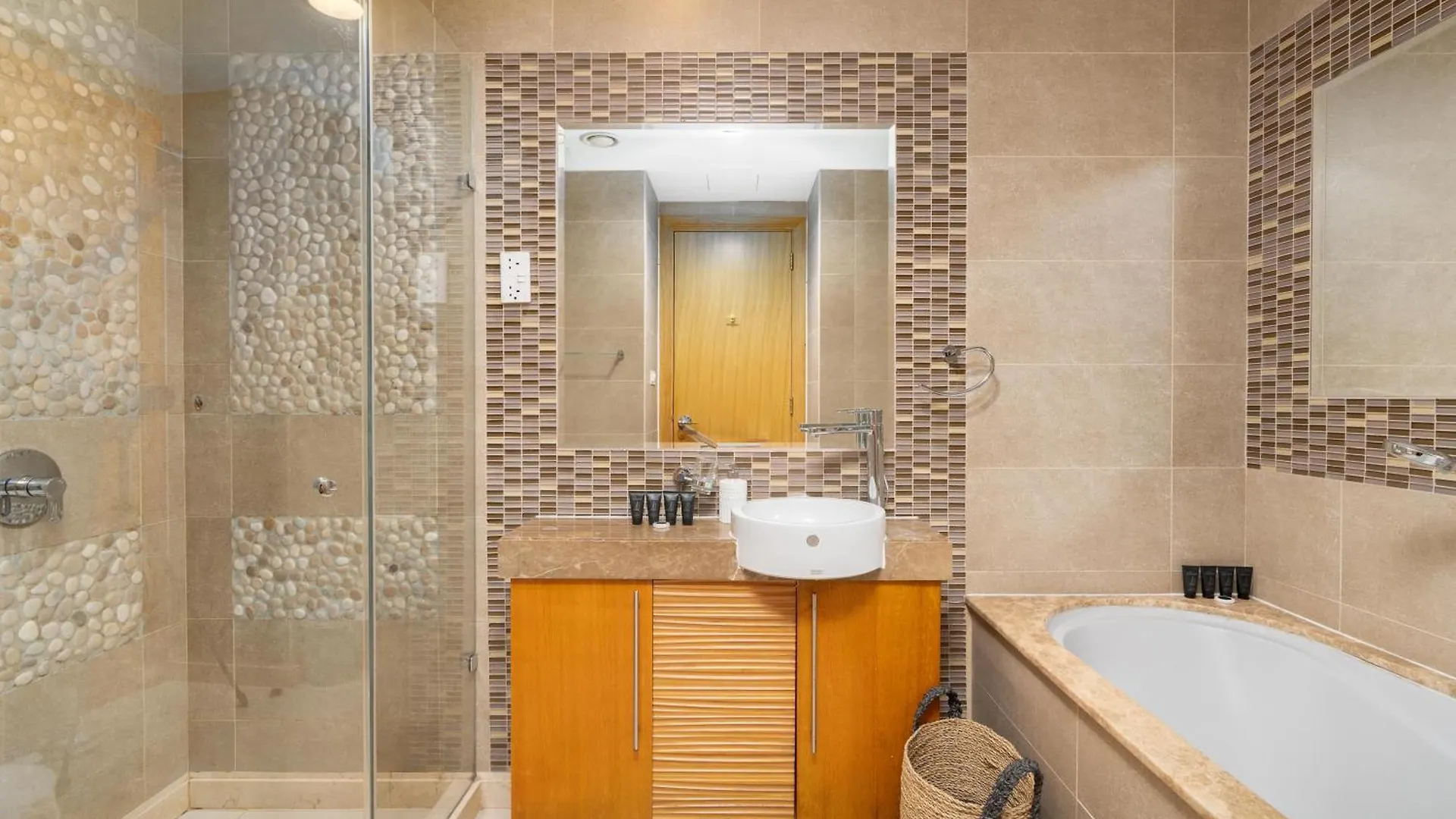Vacay Lettings - 1 Bhk - Iris Blue Dubai Marina Apartment