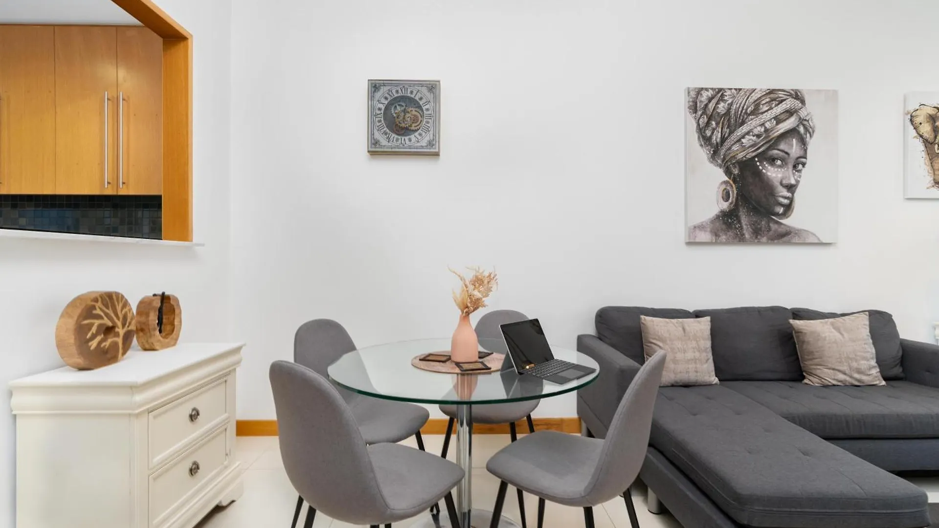 Vacay Lettings - 1 Bhk - Iris Blue Dubai Marina Apartment